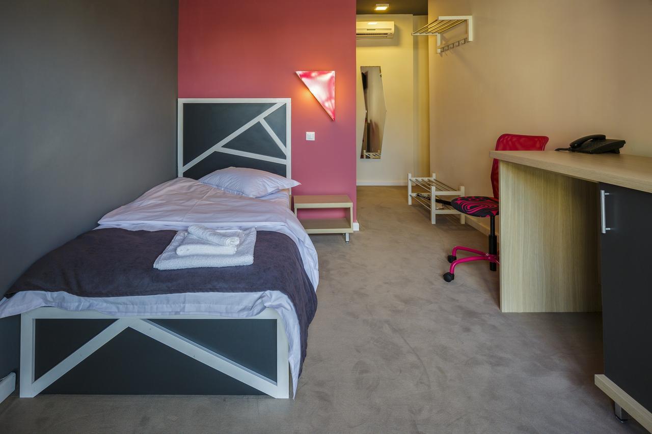 Net Hotel Piteşti Eksteriør bilde