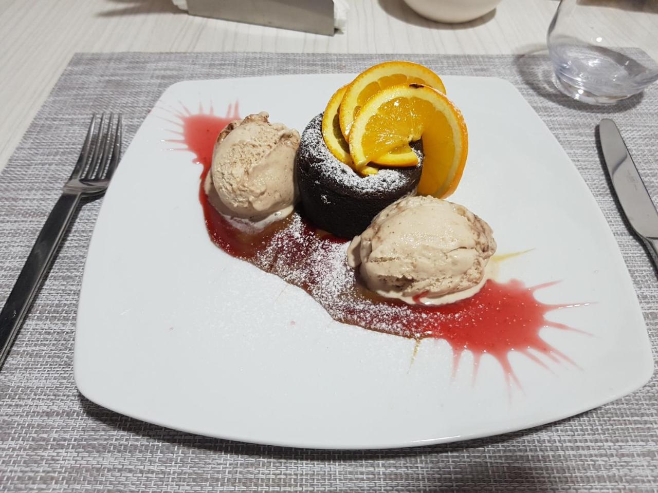 Net Hotel Piteşti Eksteriør bilde